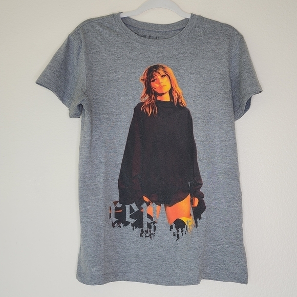 Taylor Swift Reputation Tee XL - Picture 3 of 6